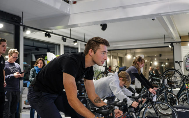 Jarne test een indoor trainer | CD Bikes Heist-op-den-Berg